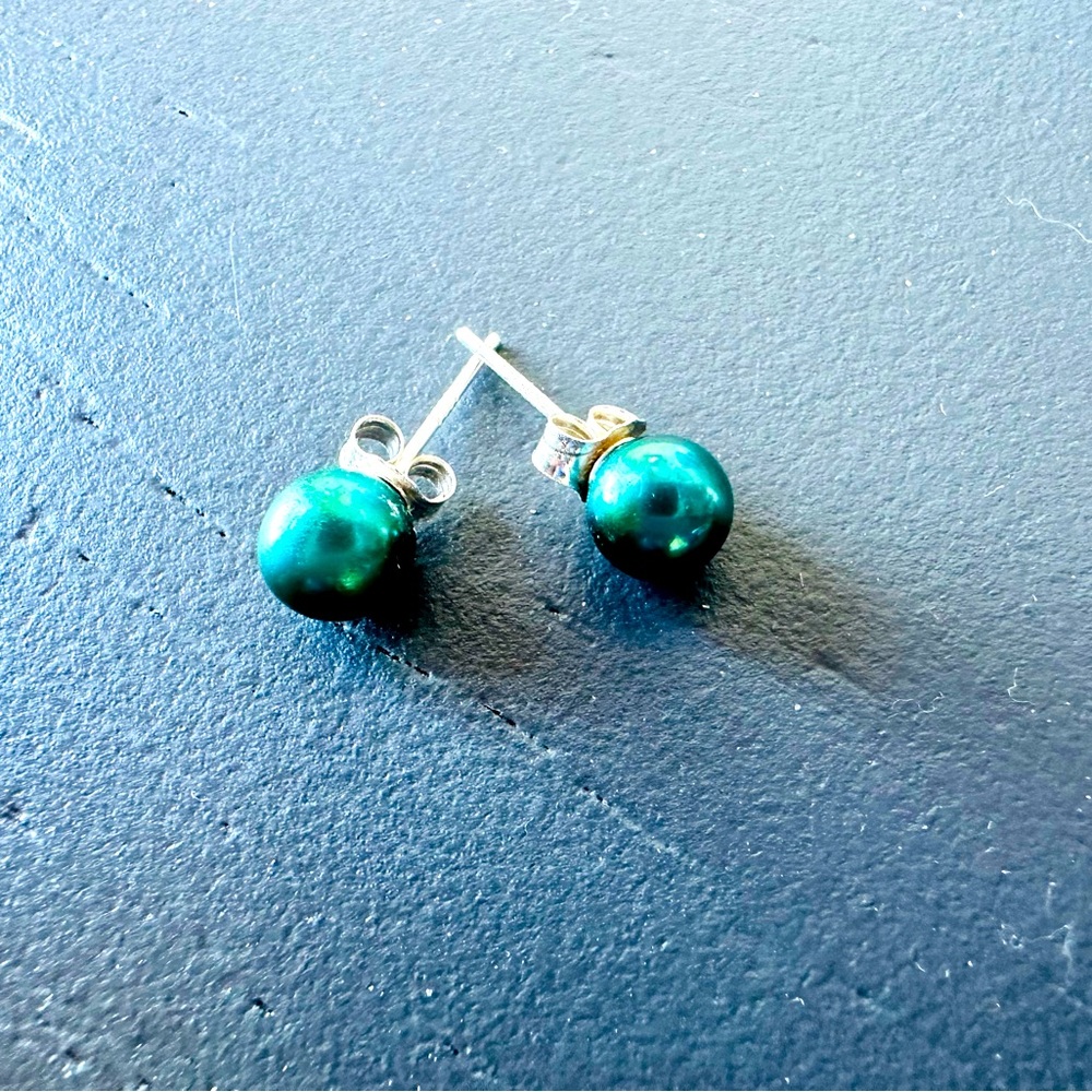 Green ball stud earrings